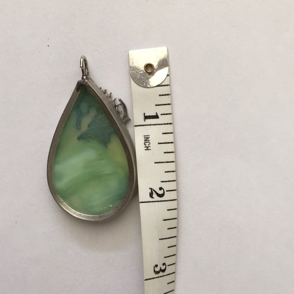 Pewter & Green Glass Seahorse Pendant - Picture 2 of 3